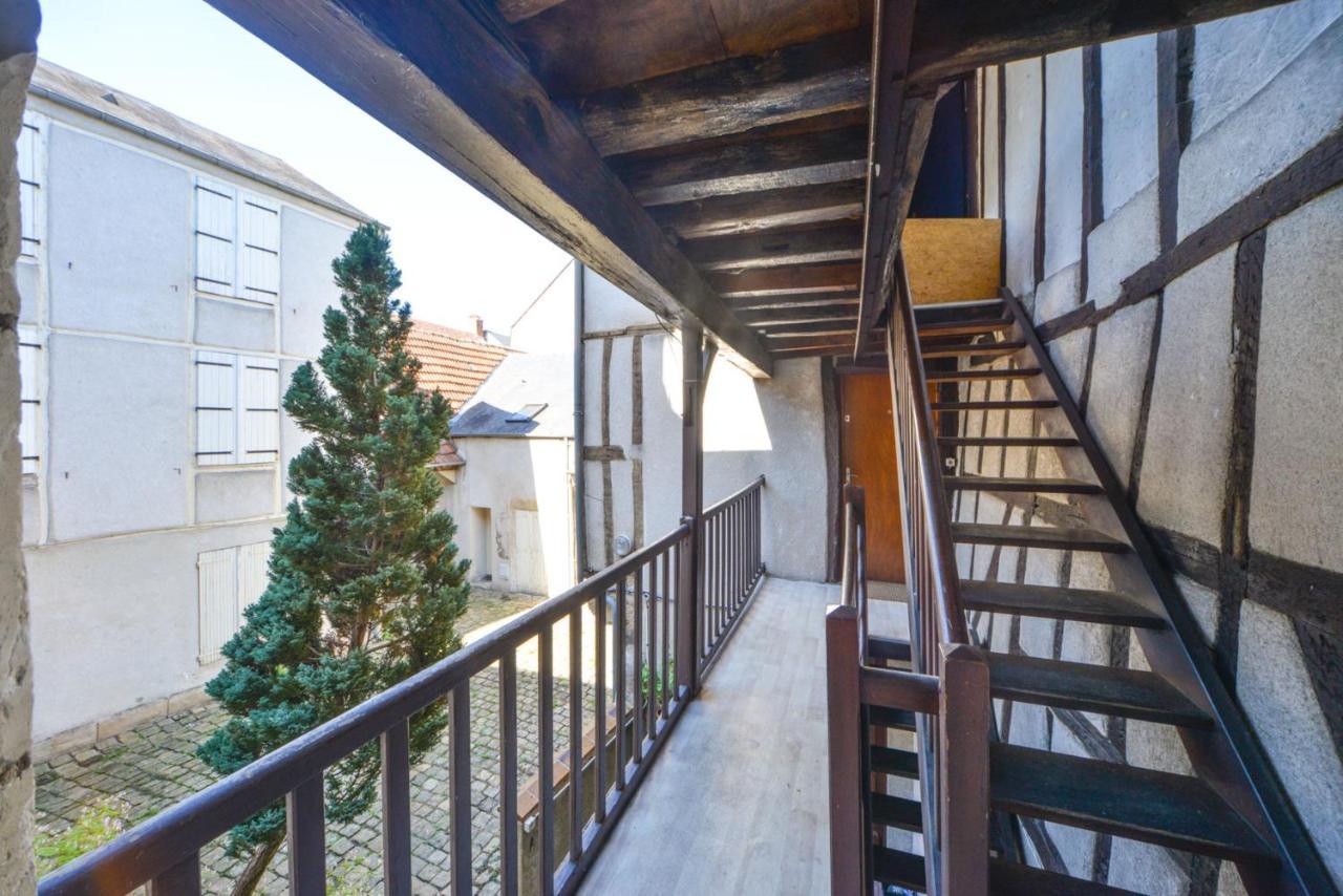 Fly Away Apartment Бурж Екстериор снимка