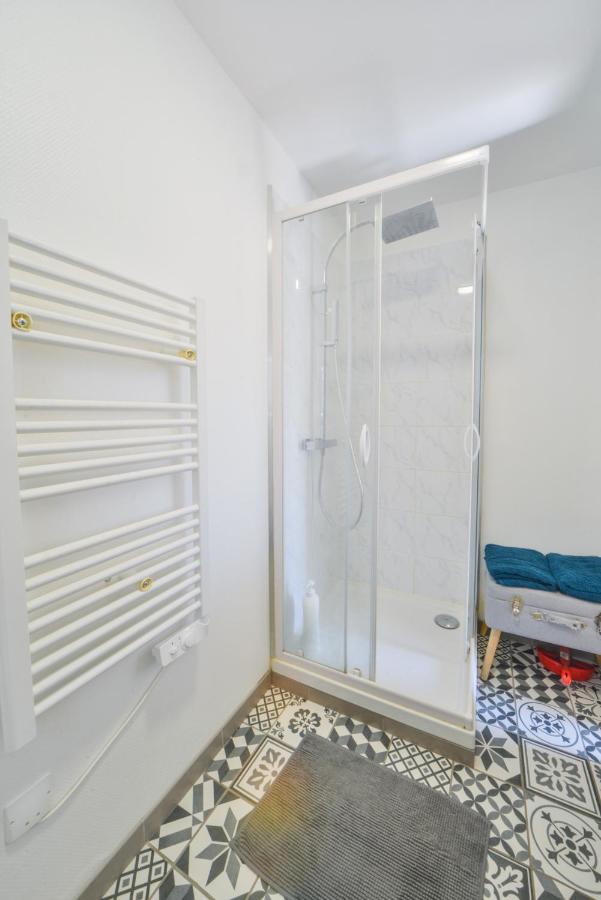 Fly Away Apartment Бурж Екстериор снимка