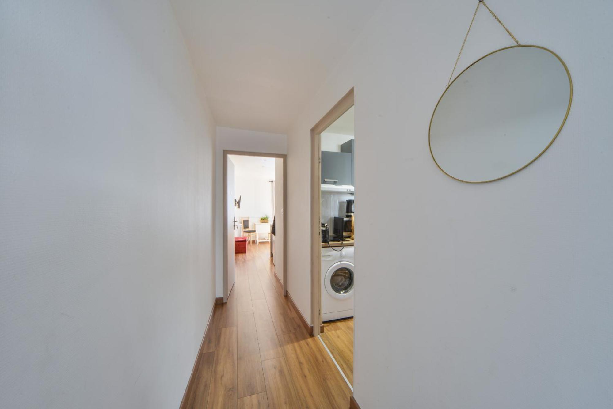 Fly Away Apartment Бурж Екстериор снимка